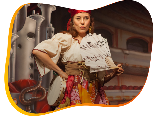 Die Souffleuse Aida ist verzweifelt: ihr geliebtes Opernhaus wird geschlossen, weil niemand mehr Opern hören möchte.